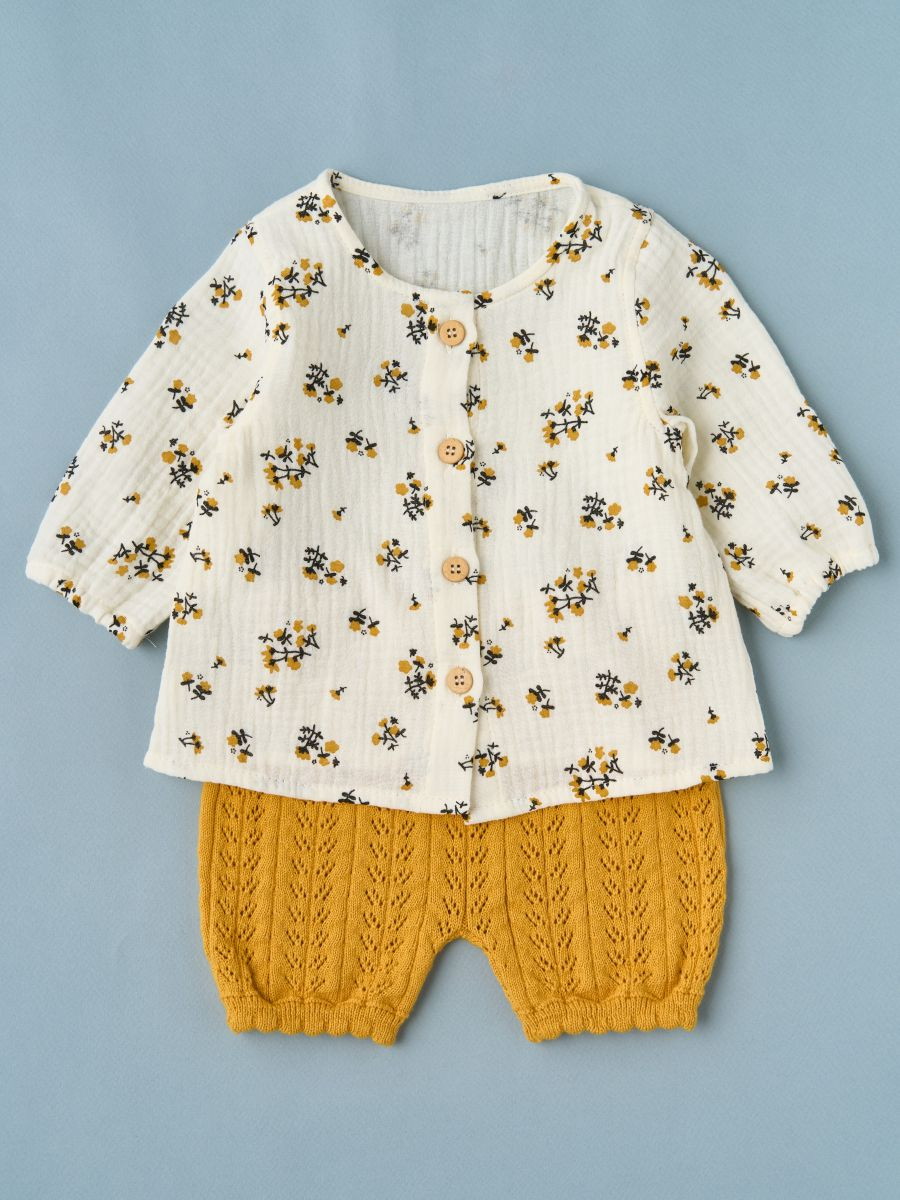 Комплект одежды Little Star 2 пр. 127435 цветочек на креме/желтые 68