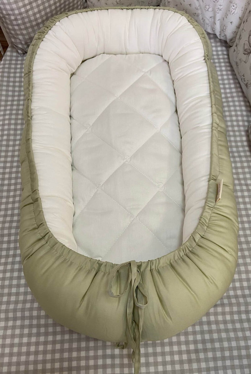 Детская подушка-гнездышко Lappetti Цветные фантазии олива/снежный