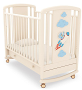 Детская кроватка Angela Bella Жаклин колесо-качалка Мишка на ракете слоновая кость