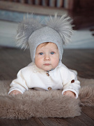 Шапочка НаследникЪ Выжанова с 2 помпонами НВ5005 светло-серый меланж 36