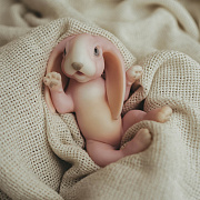 Игрушка Magic Manufactory коллекция Magic History Зайчонок 15 см розовый